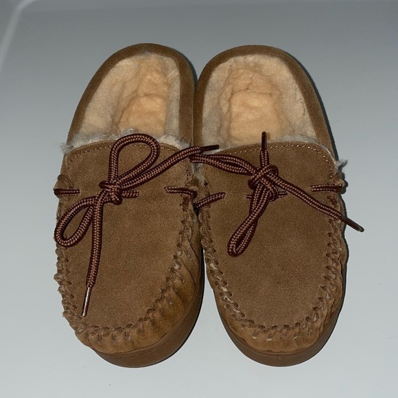 BearPaw Moc kids slippers. Size 2 - Picture 1 of 5